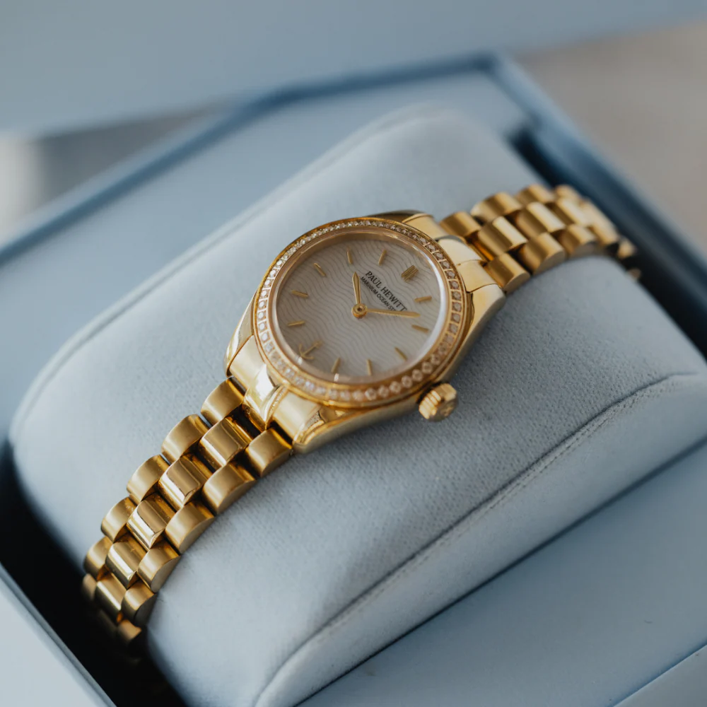 Petit Soleil Round Uhr Gold Weiß Crystal - Image 4