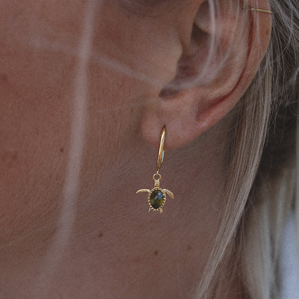 Turtle Hoops Ohrring Gold - Image 5